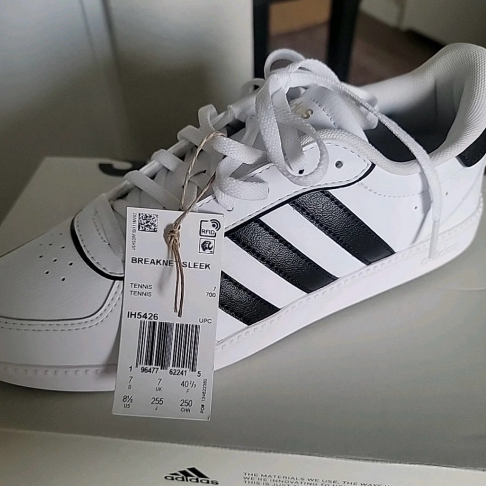 NEW Adidas Classic White and Black Trainers - Picture 5 of 8
